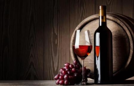 为什么葡萄酒在品尝之前是需要冰镇的呢？