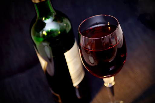 常见红葡萄酒品种所包含着哪些类型的香气？